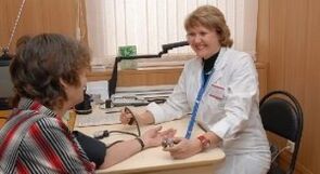 Measurement of blood pressure at the doctor's appointment
